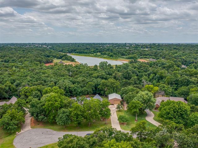 10461 Ridgeview Drive, Edmond, OK 73034