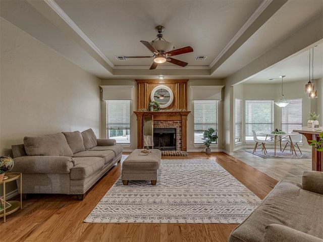 10461 Ridgeview Drive, Edmond, OK 73034