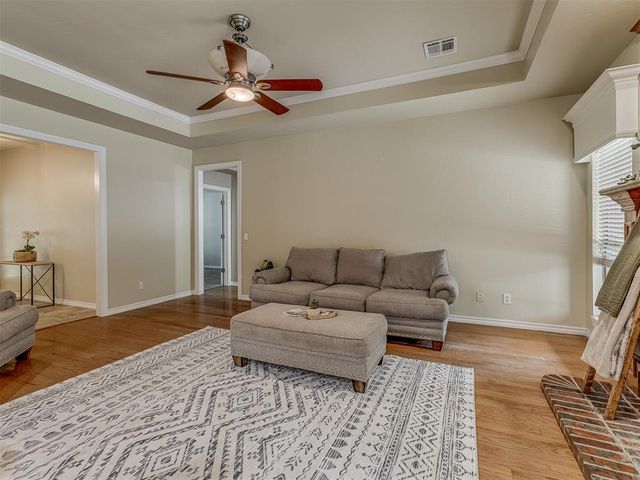 10461 Ridgeview Drive, Edmond, OK 73034