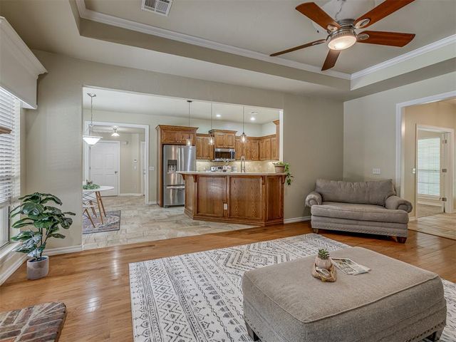 10461 Ridgeview Drive, Edmond, OK 73034