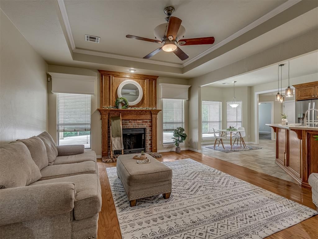 10461 Ridgeview Drive, Edmond, OK 73034
