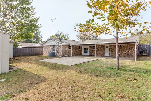 1220 Norwood Drive, Hurst, TX 76053