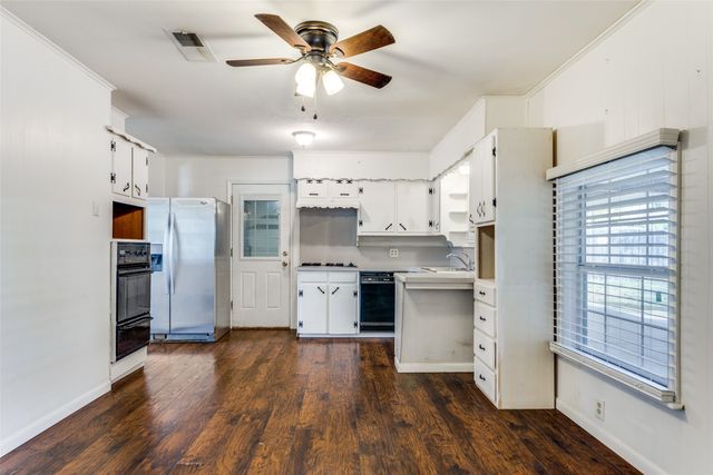 1220 Norwood Drive, Hurst, TX 76053