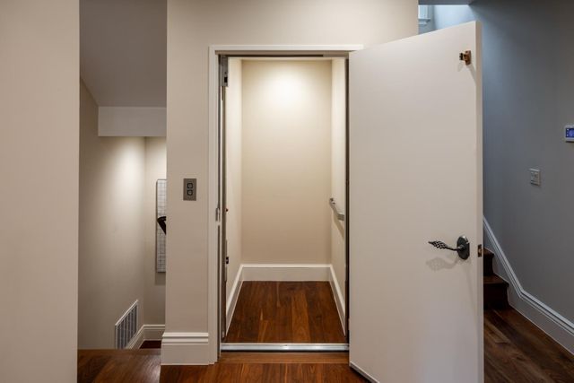 17 Almendral Avenue, Atherton, CA 94027