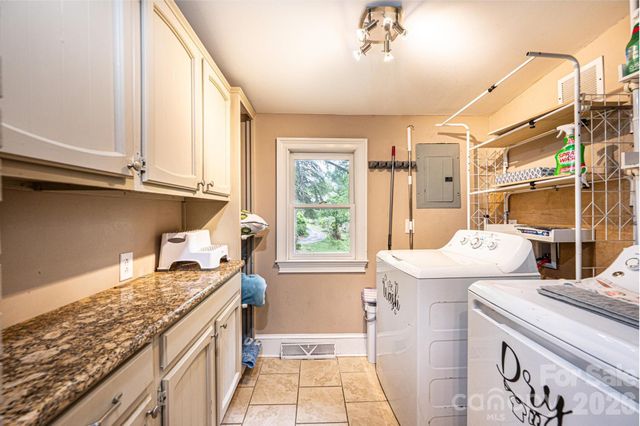 826 6th Street NW 4, Hickory, NC 28601