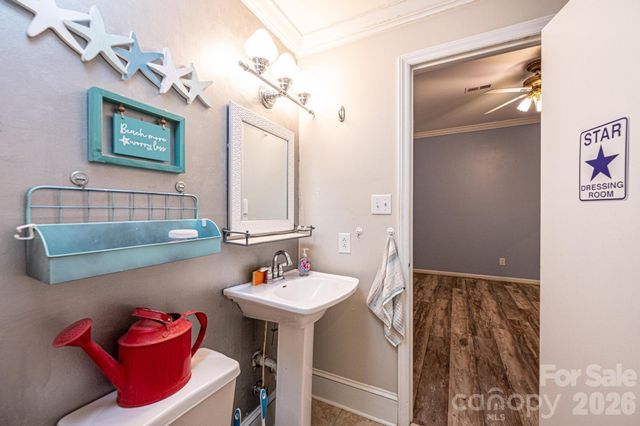 826 6th Street NW 4, Hickory, NC 28601