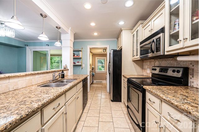 826 6th Street NW 4, Hickory, NC 28601
