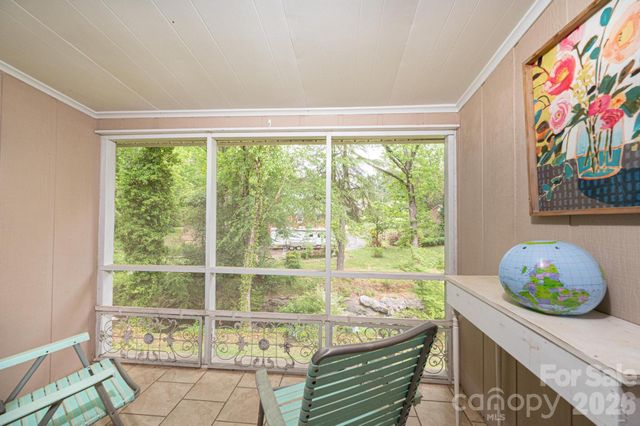 826 6th Street NW 4, Hickory, NC 28601