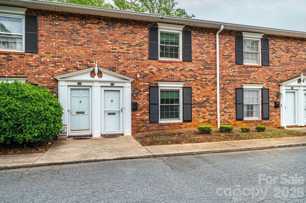 826 6th Street NW 4, Hickory, NC 28601