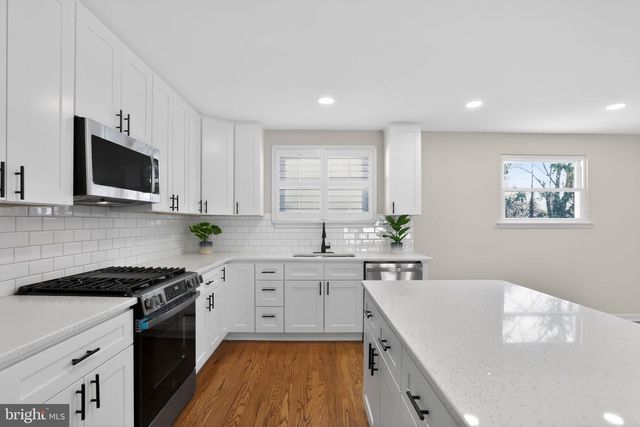 1283 IRMA RD, Warminster, PA 18974