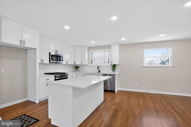 1283 IRMA RD, Warminster, PA 18974