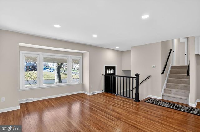 1283 IRMA RD, Warminster, PA 18974