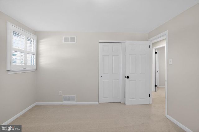 1283 IRMA RD, Warminster, PA 18974