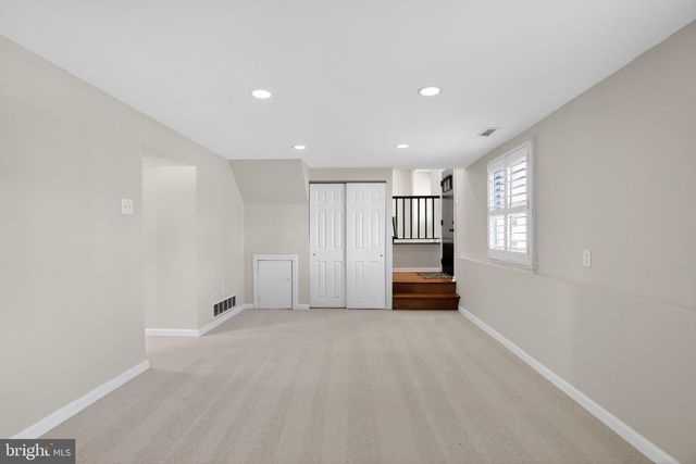 1283 IRMA RD, Warminster, PA 18974