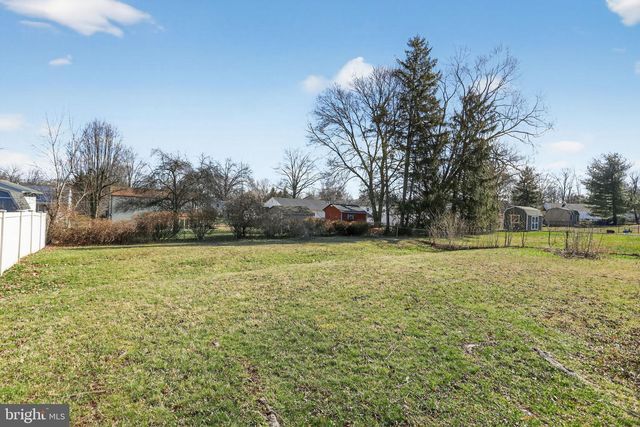 1283 IRMA RD, Warminster, PA 18974