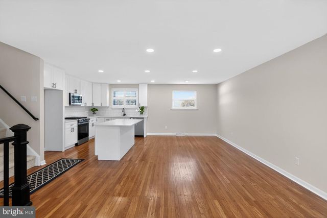 1283 IRMA RD, Warminster, PA 18974