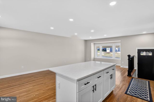 1283 IRMA RD, Warminster, PA 18974