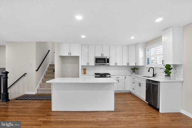 1283 IRMA RD, Warminster, PA 18974