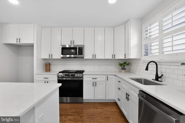 1283 IRMA RD, Warminster, PA 18974