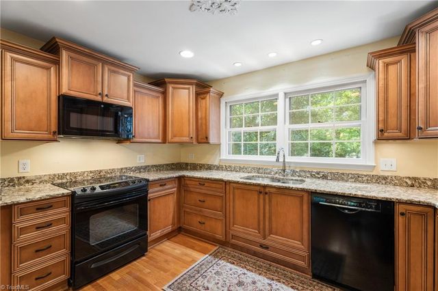 2460 Vincent Road, Winston-salem, NC 27106
