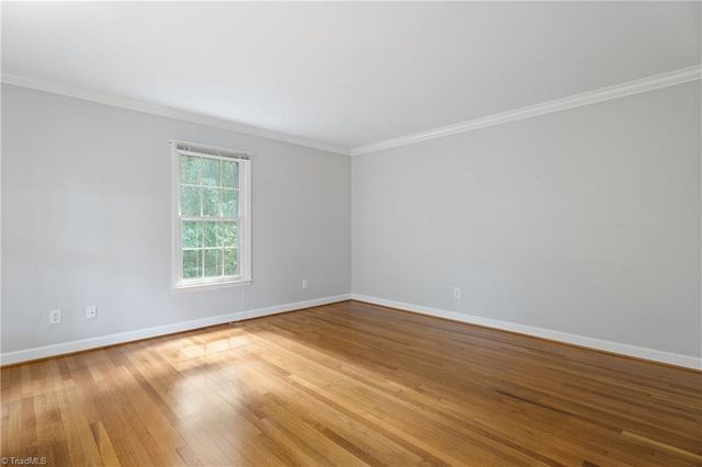 2460 Vincent Road, Winston-salem, NC 27106
