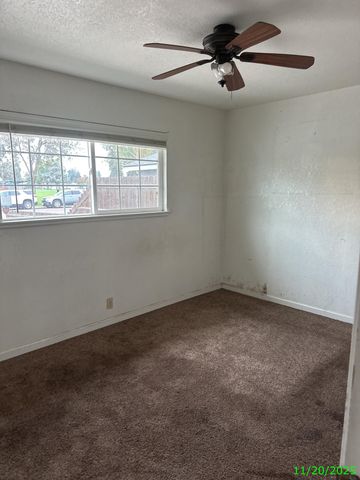 2528 W Howard Avenue, Visalia, CA 93277