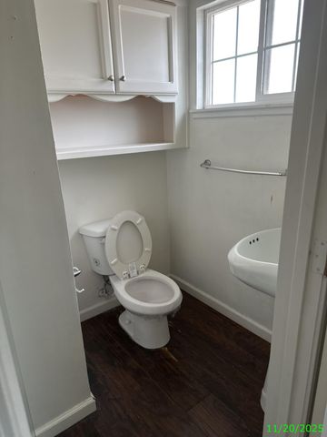 2528 W Howard Avenue, Visalia, CA 93277