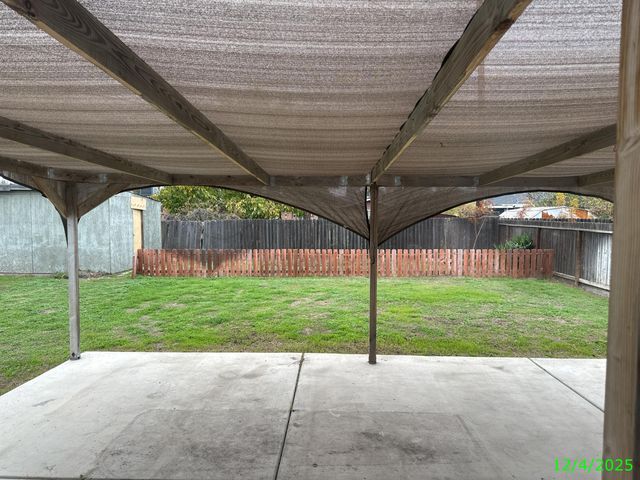 2528 W Howard Avenue, Visalia, CA 93277