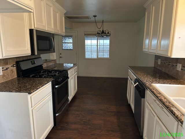 2528 W Howard Avenue, Visalia, CA 93277