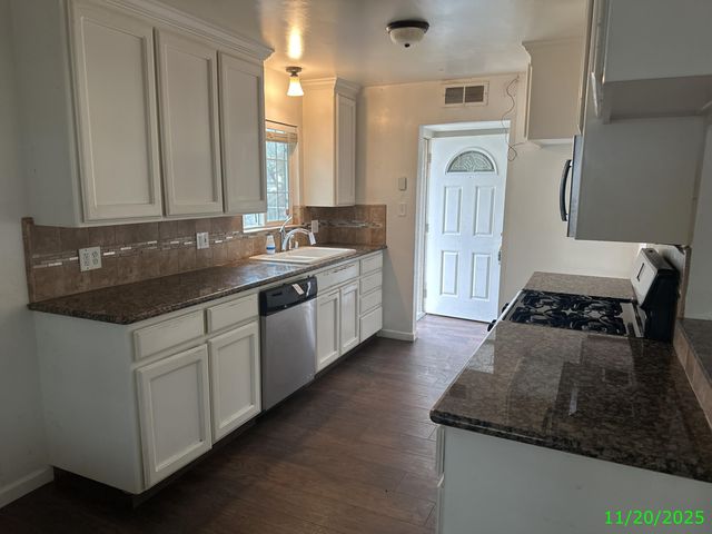 2528 W Howard Avenue, Visalia, CA 93277