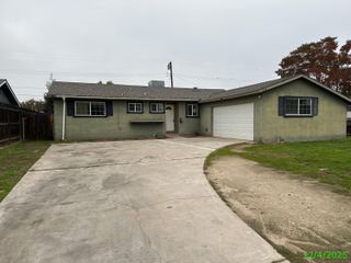 2528 W Howard Avenue, Visalia, CA 93277