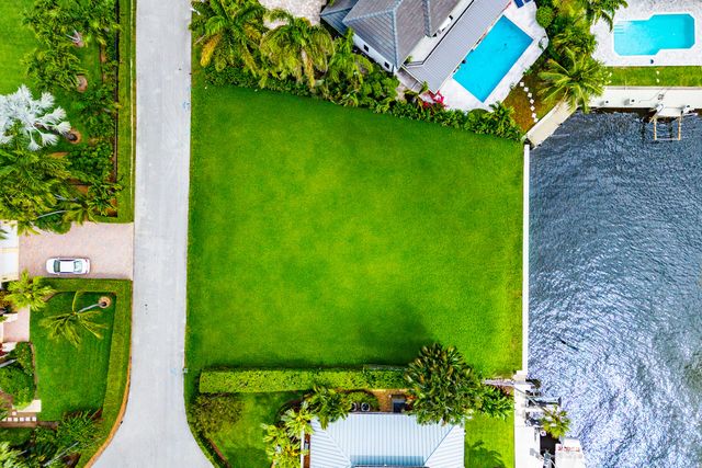 29 Hibiscus Way, Ocean Ridge, FL 33435