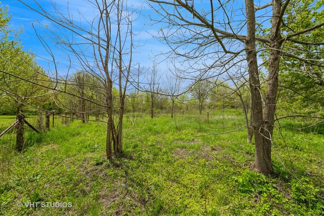 561 South Drive, South Elgin, IL 60177