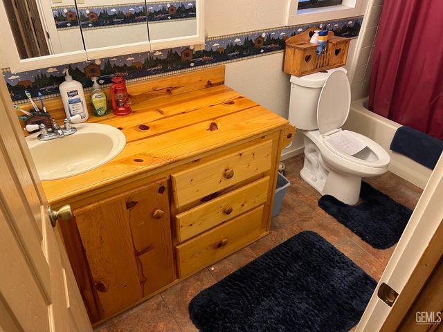 1724 Alta Sierra Road, Wofford Heights, CA 93285