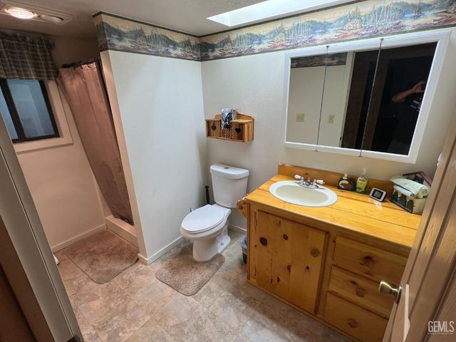 1724 Alta Sierra Road, Wofford Heights, CA 93285