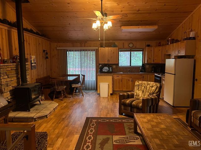 1724 Alta Sierra Road, Wofford Heights, CA 93285