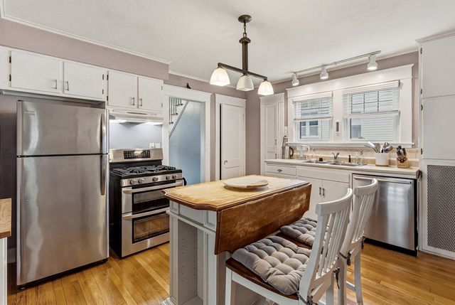 36 Queen St, Holyoke, MA 01040