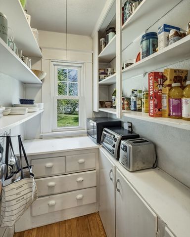 36 Queen St, Holyoke, MA 01040