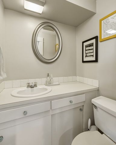 36 Queen St, Holyoke, MA 01040