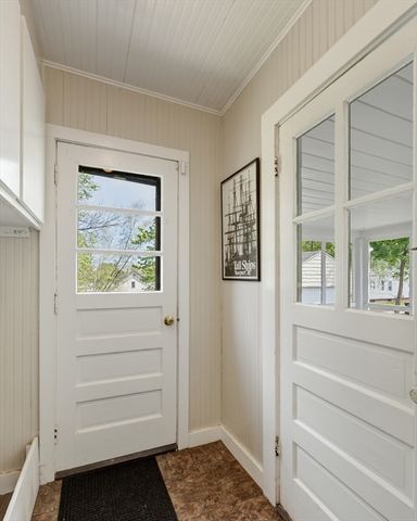 36 Queen St, Holyoke, MA 01040