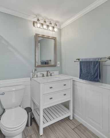 36 Queen St, Holyoke, MA 01040