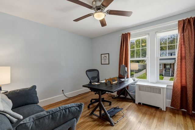 36 Queen St, Holyoke, MA 01040