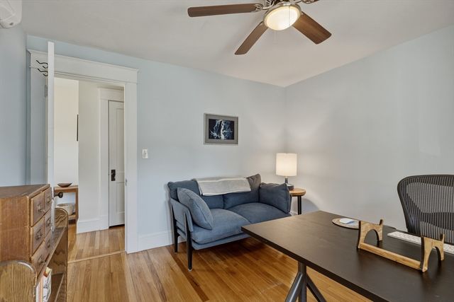36 Queen St, Holyoke, MA 01040