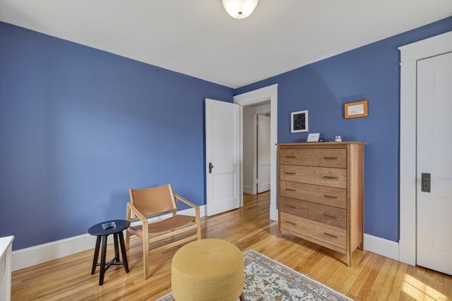 36 Queen St, Holyoke, MA 01040