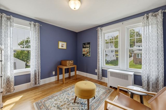 36 Queen St, Holyoke, MA 01040