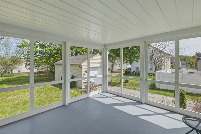 36 Queen St, Holyoke, MA 01040