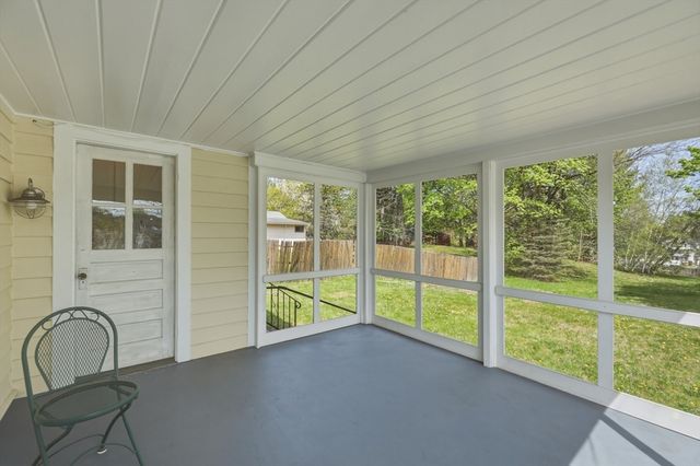 36 Queen St, Holyoke, MA 01040