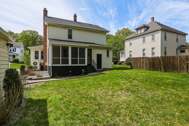 36 Queen St, Holyoke, MA 01040