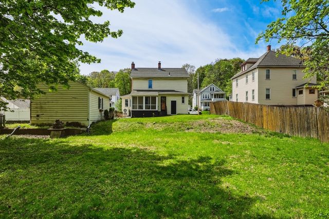 36 Queen St, Holyoke, MA 01040