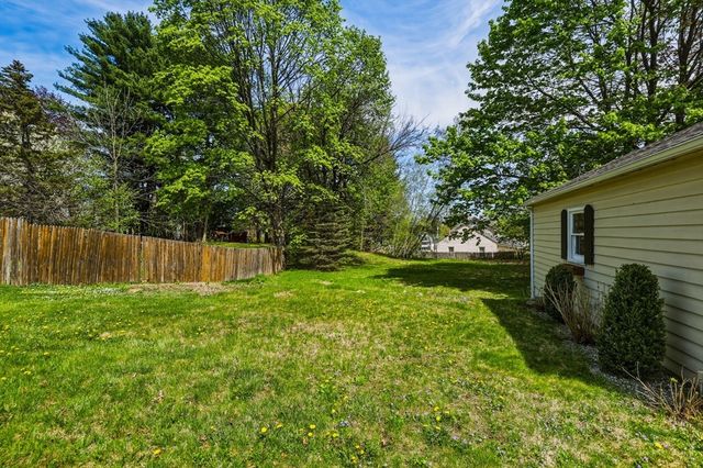 36 Queen St, Holyoke, MA 01040